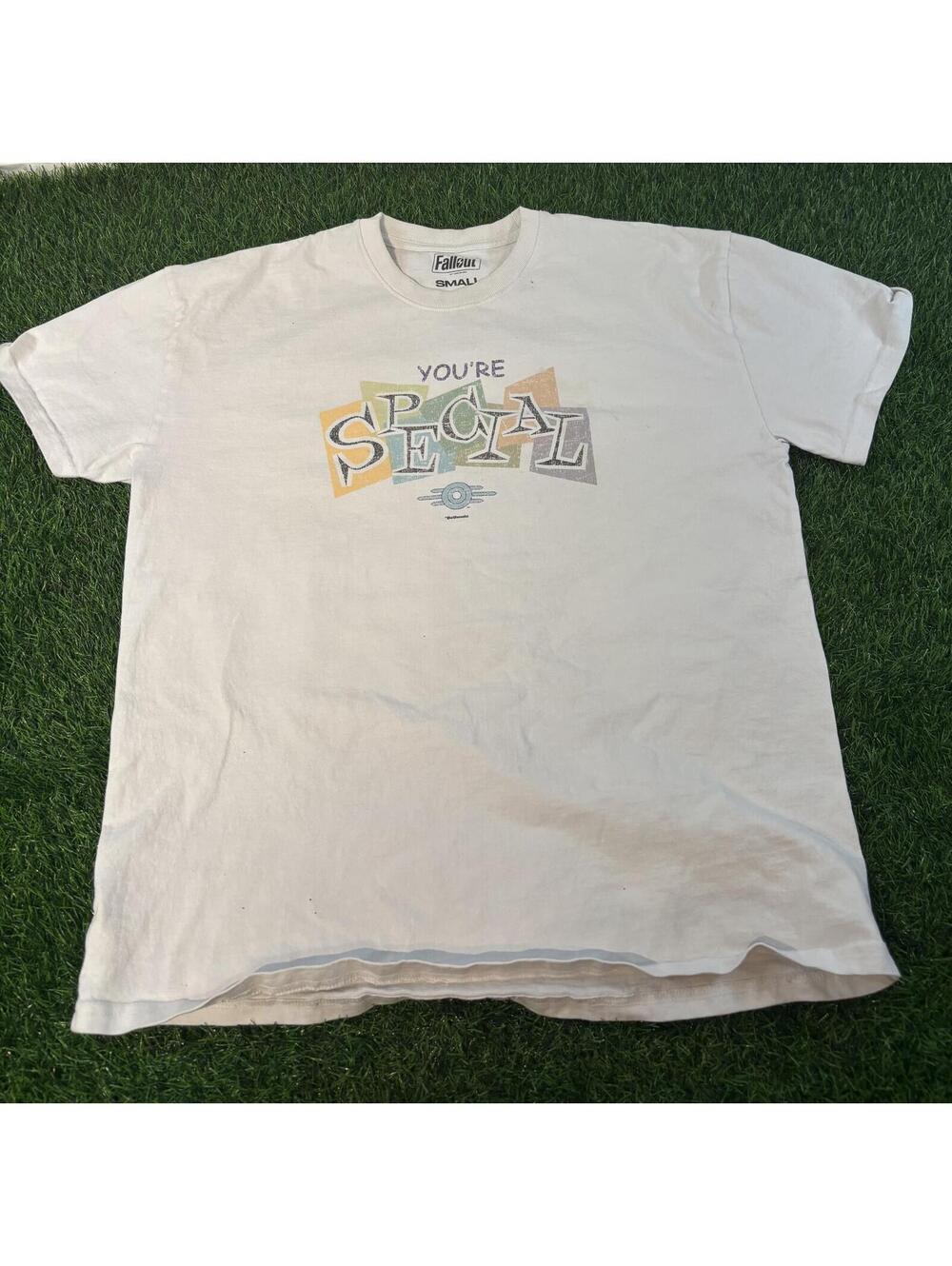 Fallout Bethesda Graphic T-Shirt Size Small Cream Vintage Game Tee